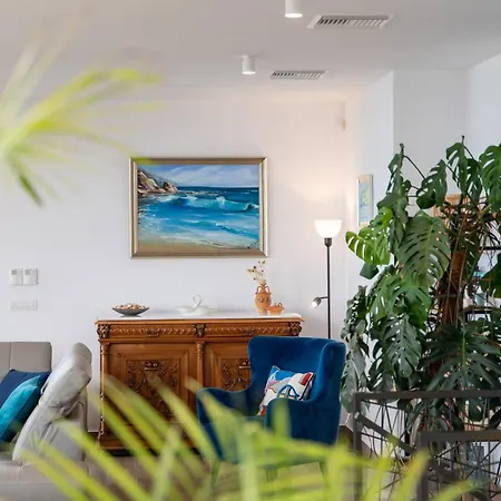 Blueskyline Owner's Listing, By Hellocrete 干尼亞