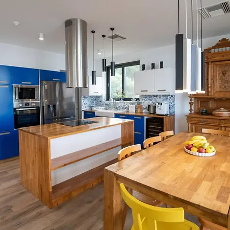 Blueskyline Owner's Listing, By Hellocrete 别墅