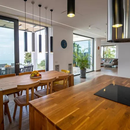 Blueskyline Owner's Listing, By Hellocrete * 干尼亞