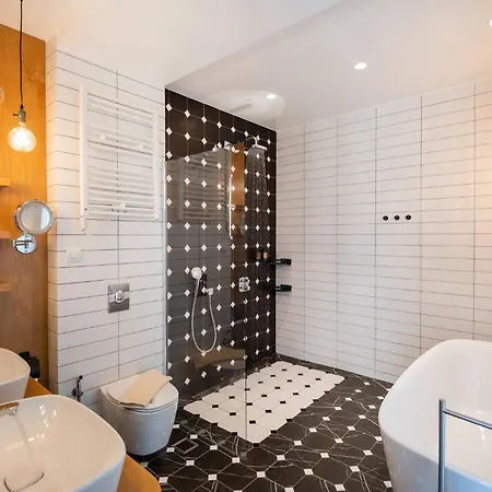 别墅 Blueskyline Owner's Listing, By Hellocrete