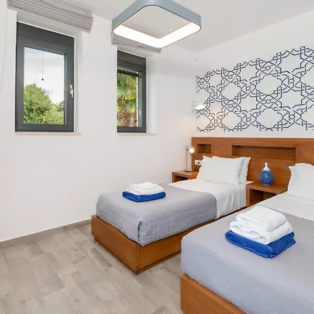 别墅 Blueskyline Owner's Listing, By Hellocrete *