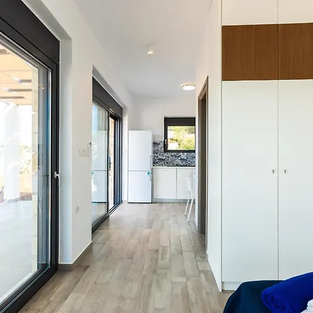 别墅 Blueskyline Owner's Listing, By Hellocrete *