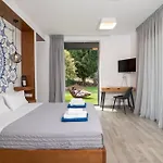 Blueskyline Owner's Listing, By Hellocrete * Hriszí Aktí Haniá
