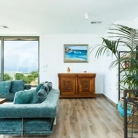 Blueskyline Owner's Listing, By Hellocrete Villa