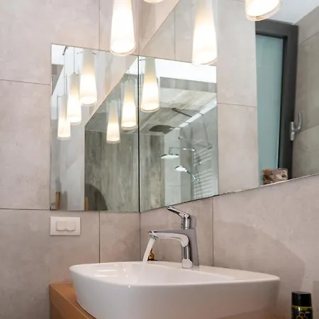 Blueskyline Owner's Listing, By Hellocrete 빌라