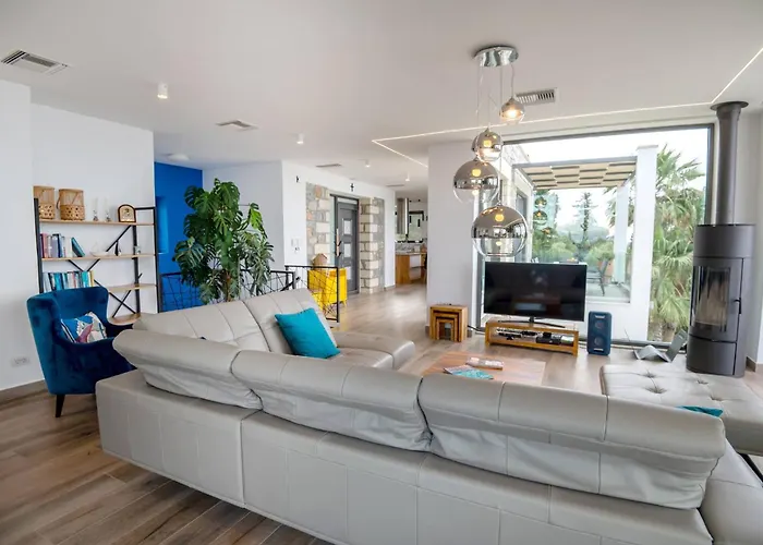 Blueskyline Owner's Listing, By Hellocrete *