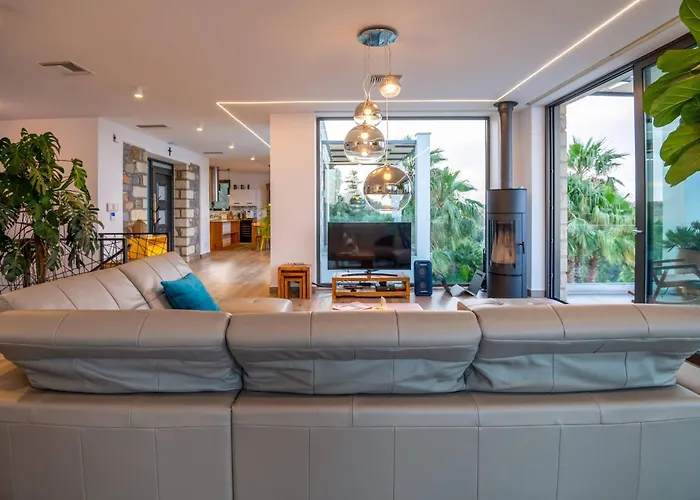 Villa Blueskyline Owner's Listing, By Hellocrete