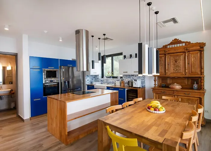 Blueskyline Owner's Listing, By Hellocrete * Chania (Crete)