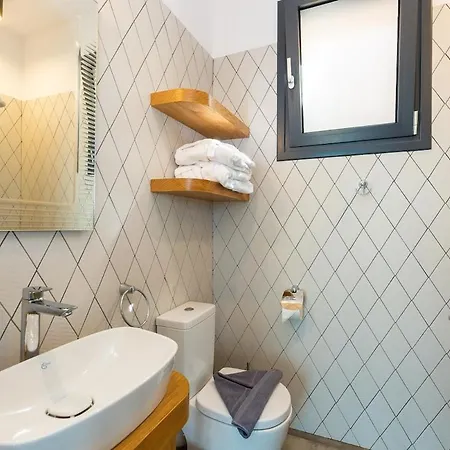 Blueskyline Owner's Listing, By Hellocrete Villa Chania (Crete)