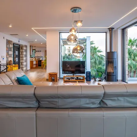 Villa Blueskyline Owner's Listing, By Hellocrete