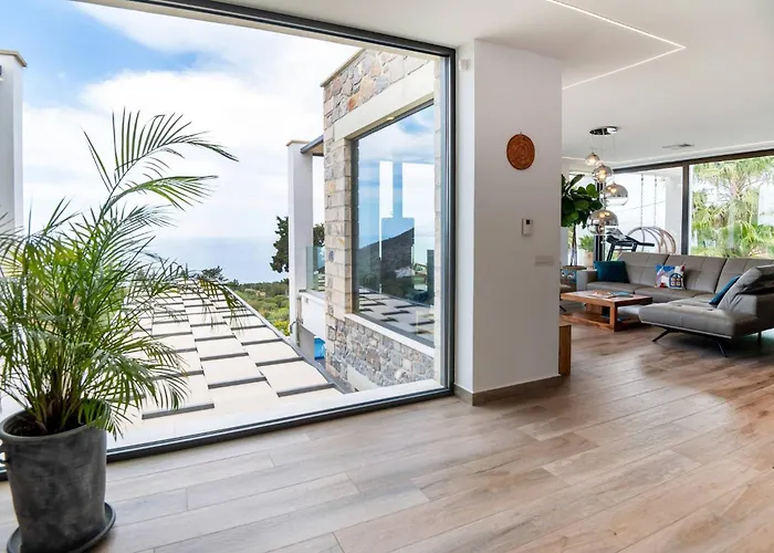 Вилла Blueskyline Owner's Listing, By Hellocrete